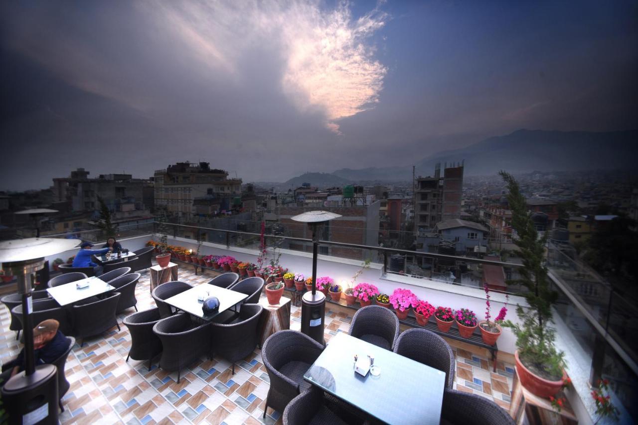 Hotel Simal Катманду Екстер'єр фото