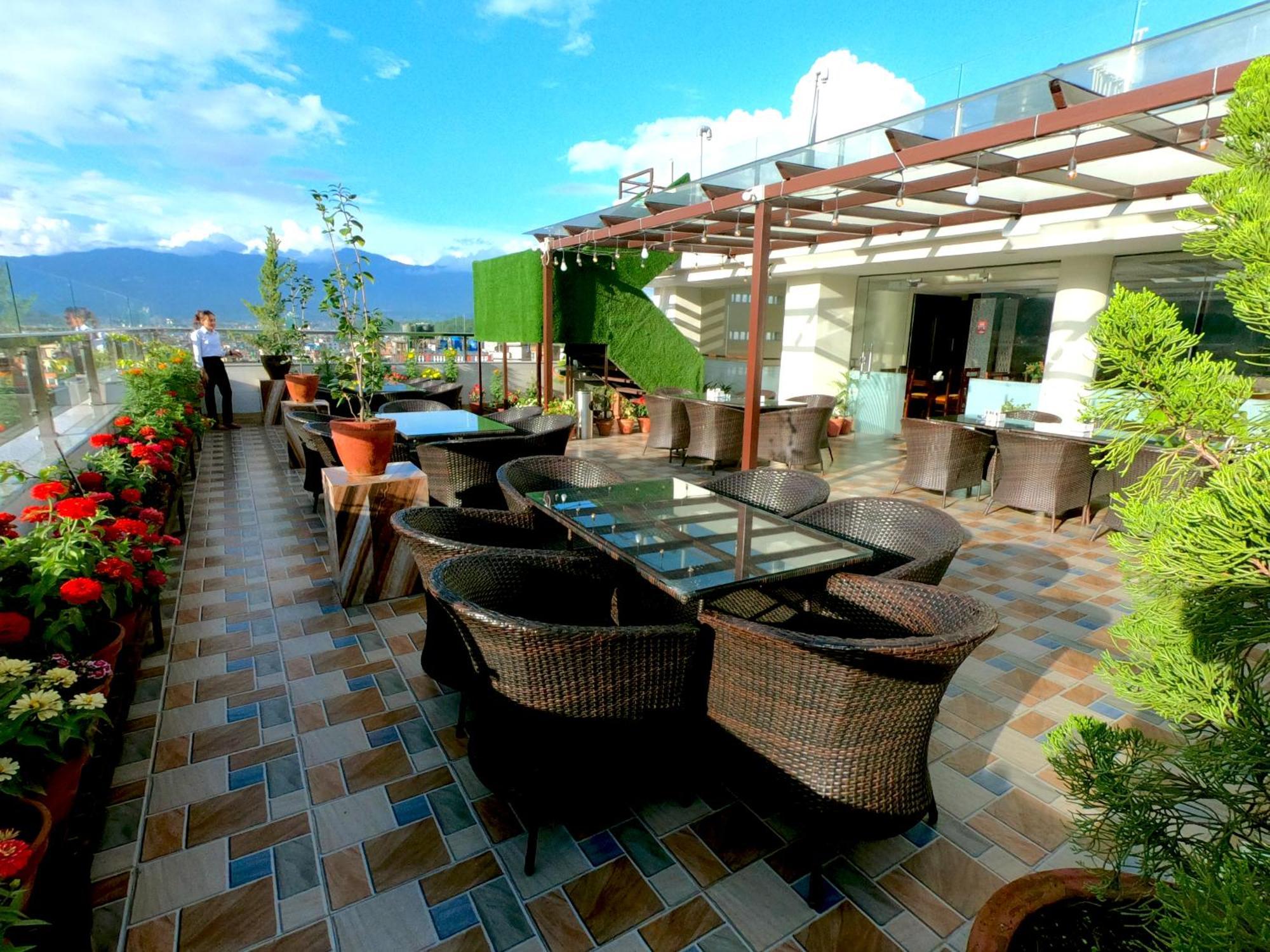 Hotel Simal Катманду Екстер'єр фото
